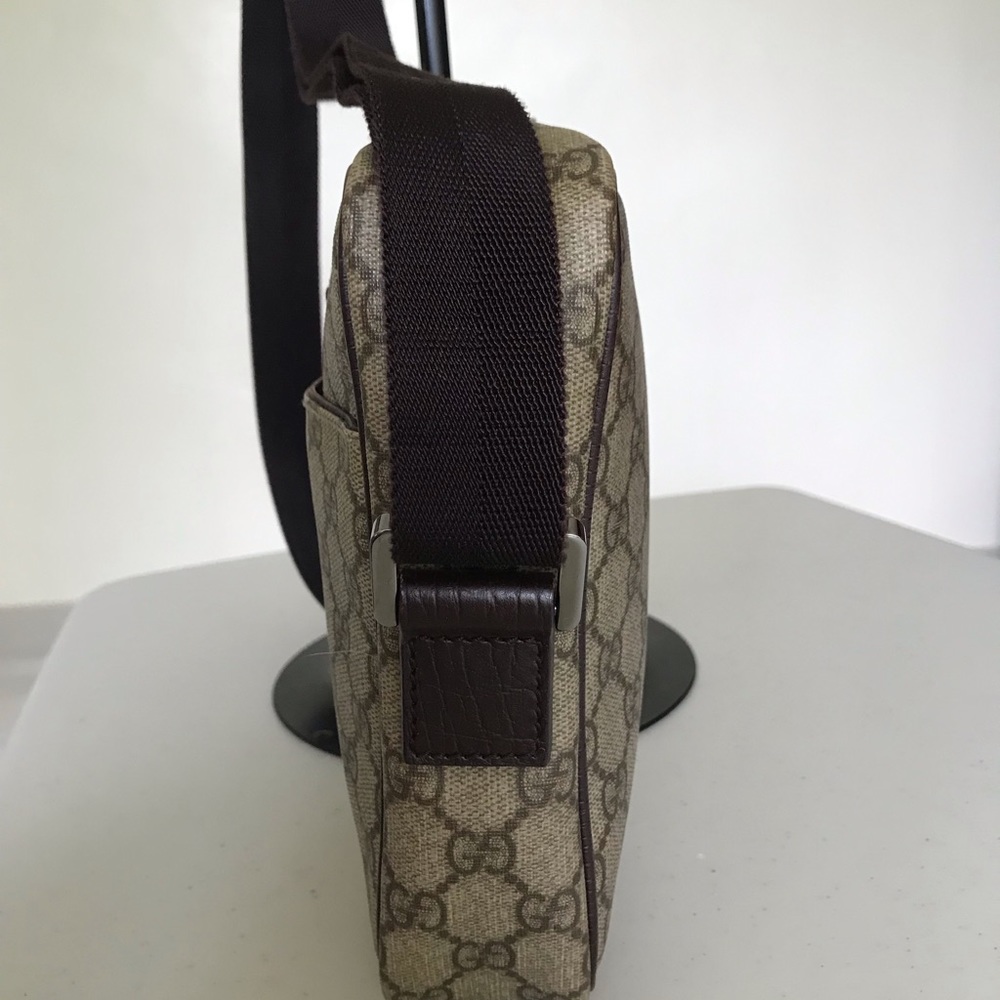 Gucci Beige Brown Monogram Messenger Bag - Picture 7 of 16